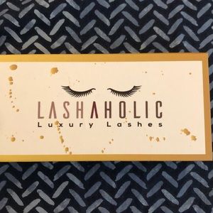 Lashaholic Luxury Lashes